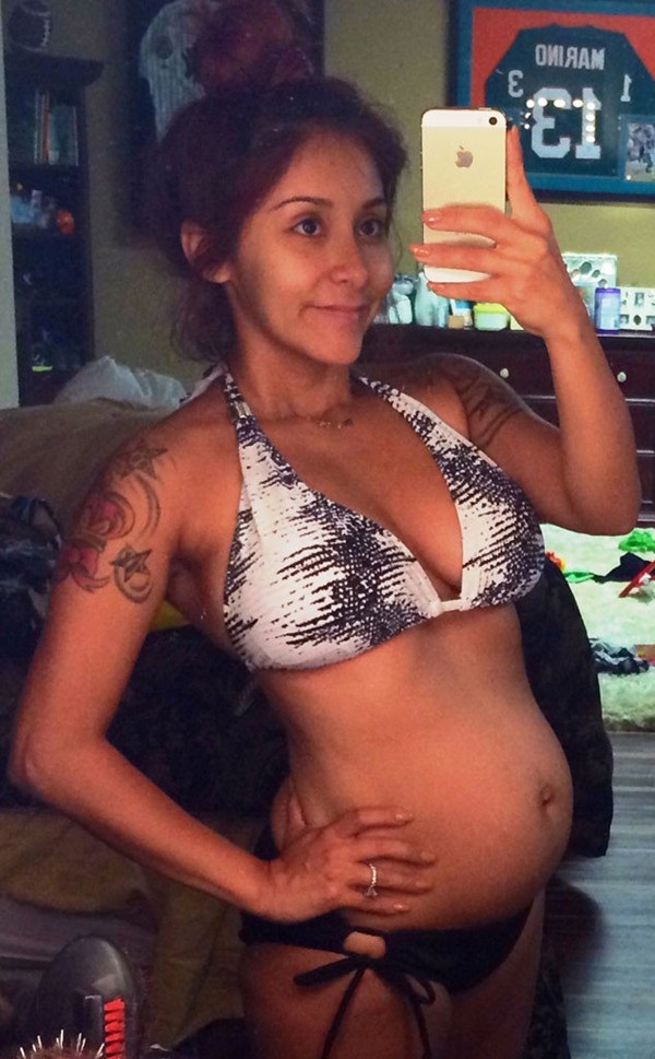 Snooki-Baby-Bump-Bikini-Selfie